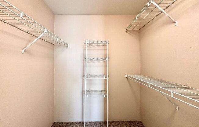 2 beds, 1 bath, 880 sqft, $1,625, Unit 1021