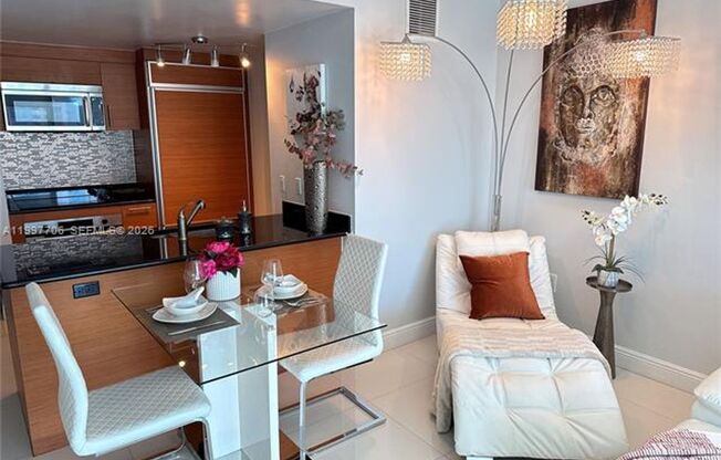1 bed, 1 bath, 800 sqft, $3,400, Unit 50 Biscayne Blvd # 1907