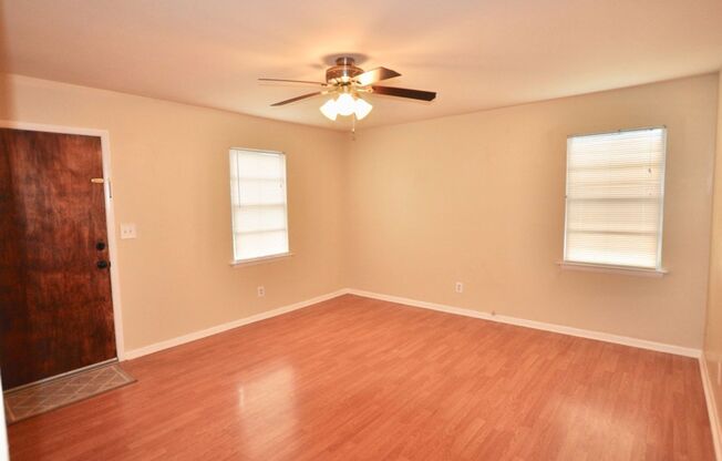 FOR LEASE! Cute 3 BR - 1 BA Frame Home with a 1 Car Garage on a Corner Lot in Weatherford.