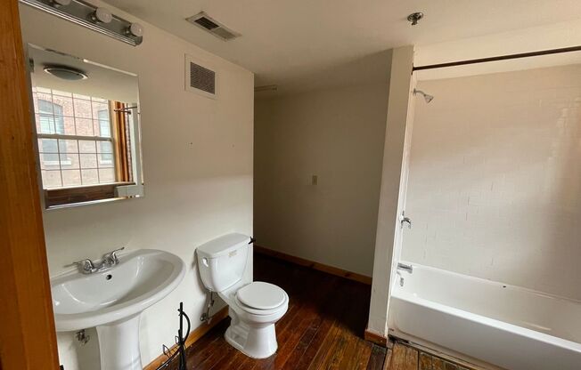 1 bed, 1 bath, 755 sqft, $1,550, Unit 4206