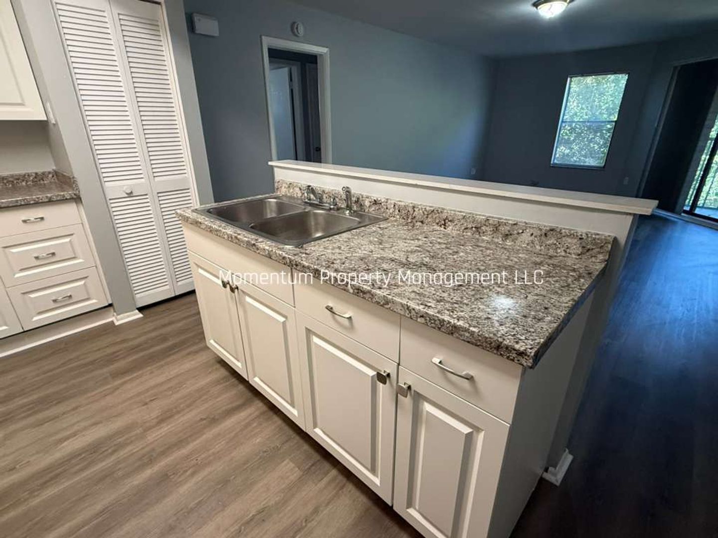 BEAUTIFUL REMODELED 3/2 IN CLEARWATER!! AVAILABLE FOR IMMEDIATE MOVE IN!!