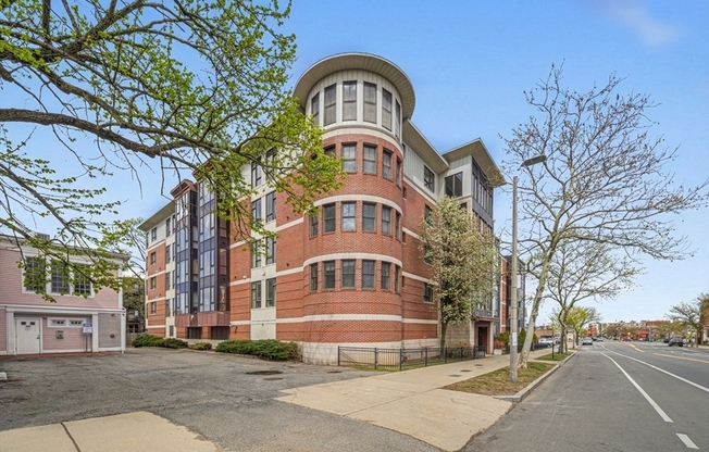 533 CAMBRIDGE