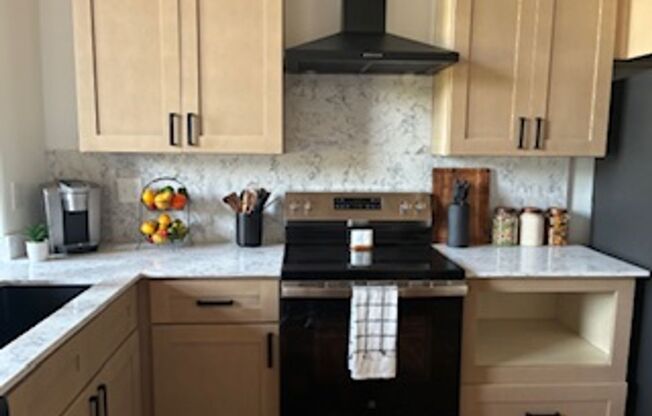 1 bed, 1 bath, 780 sqft, $1,300, Unit F-107