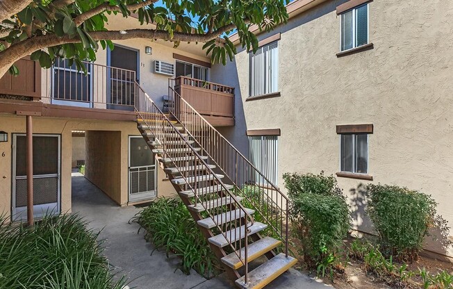 2 beds, 1 bath, $2,195, Unit 18