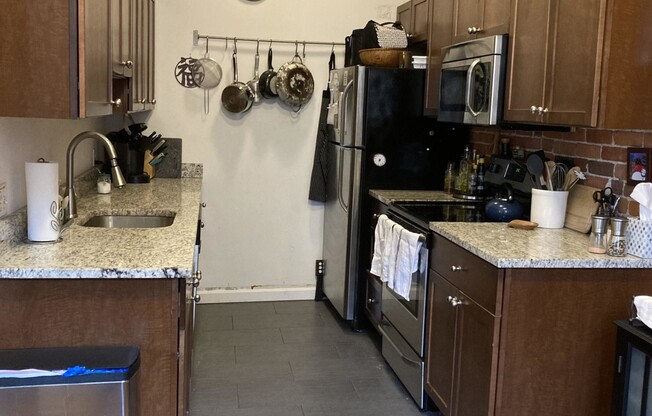 2 beds, 1 bath, $3,800, Unit 2