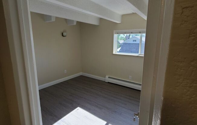 2 beds, 1 bath, 842 sqft, $1,399, Unit Apt 11