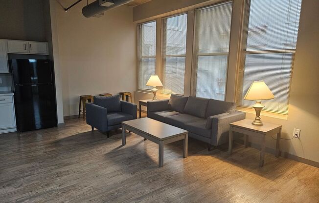 1 bed, 1 bath, 690 sqft, $1,230, Unit 417