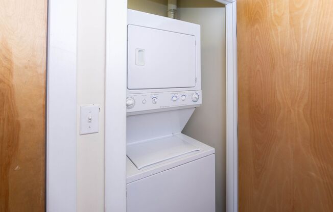 2 beds, 2 baths, 900 sqft, $1,839, Unit 306