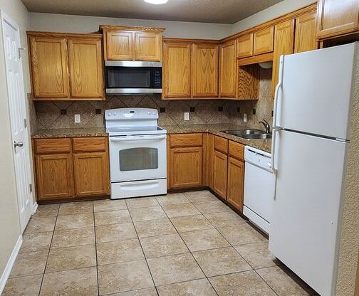 3 beds, 2 baths, $1,250