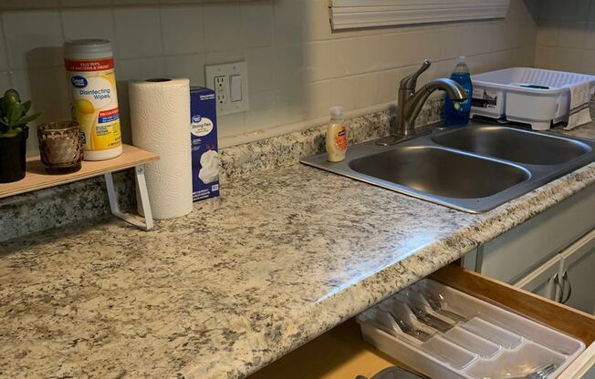 2 beds, 1 bath, 825 sqft, $875, Unit 6124-A