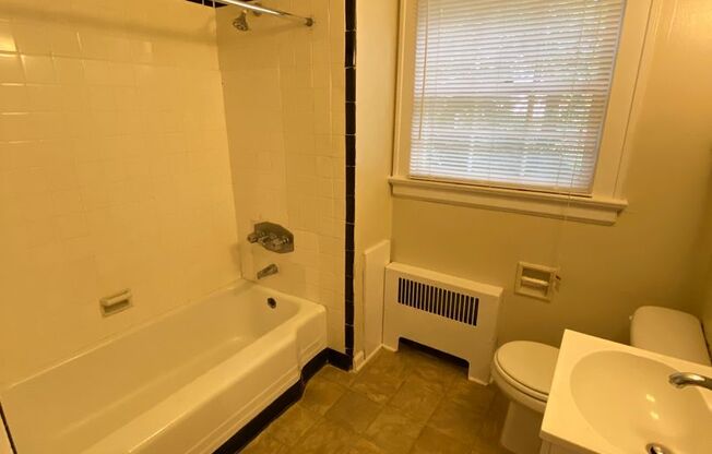 1 bed, 1 bath, 700 sqft, $1,095, Unit 5