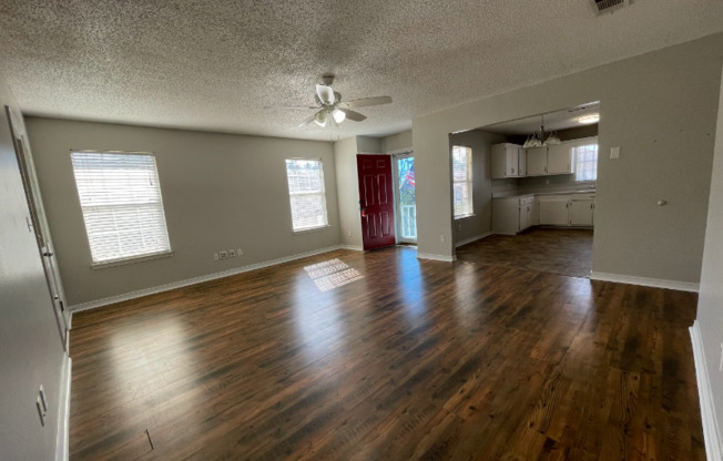 447 APPLE DR