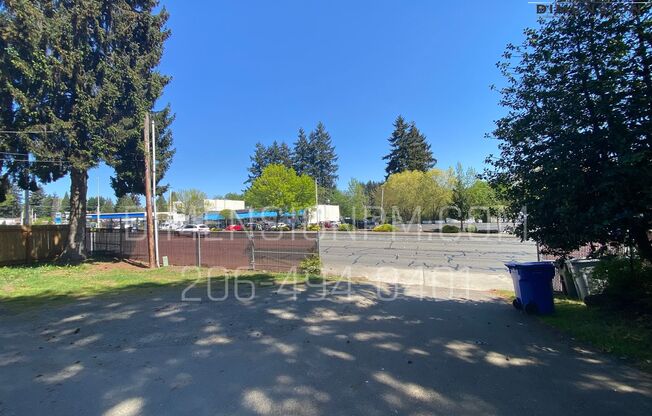 4 Bed 2.5 Bath Remodelled Manufactured Home in Kent! Available NOW! Easy self showings!