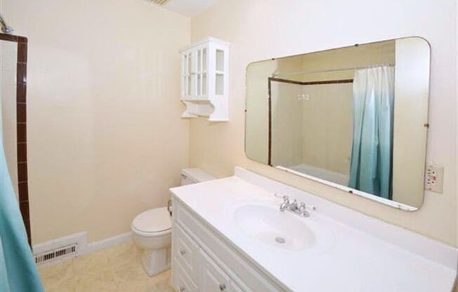 4 beds, 2 baths, $3,095, Unit 2369F