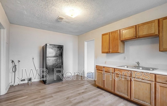 330 26 ST W