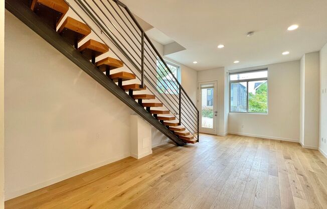 2017-Built Modern Townhome in East Magnolia