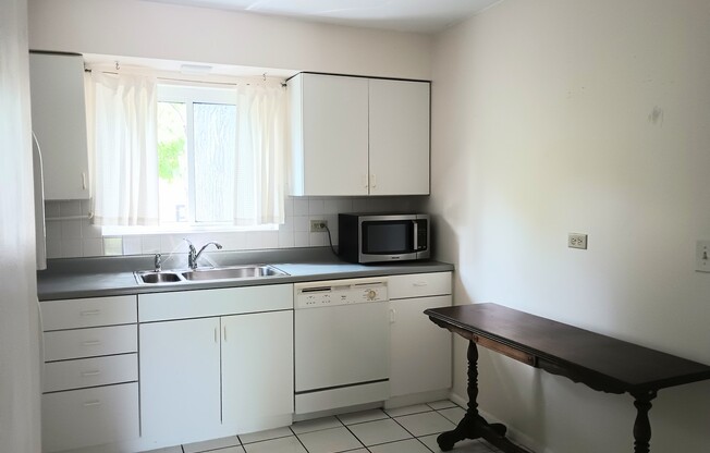 140 GRN BAY RD