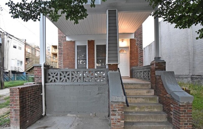 2402 LAKEVIEW AVE