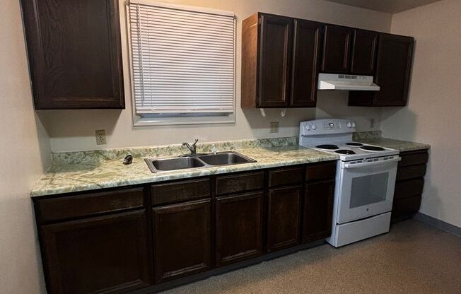 2 beds, 1 bath, $1,195, Unit 2