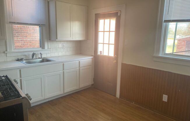 3 beds, 1 bath, 1,384 sqft, $1,295, Unit 1908 Cleveland Ave