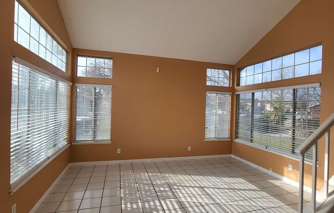 Beautiful home well maintained 4 Bedroom 3 Bath Home in North Stockton.