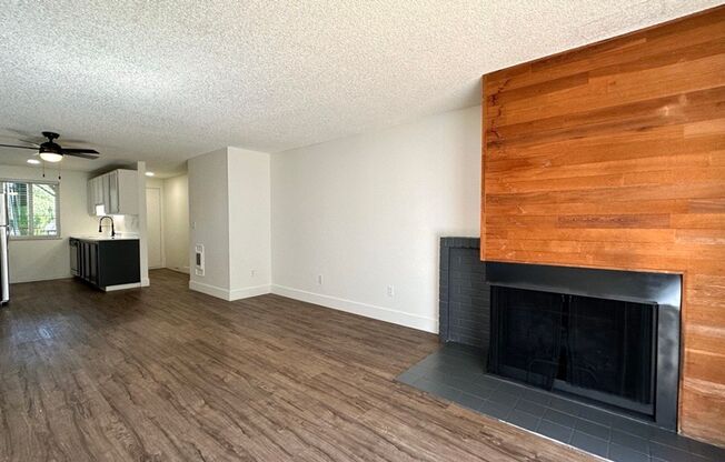 2 beds, 1 bath, 886 sqft, $1,715, Unit 15