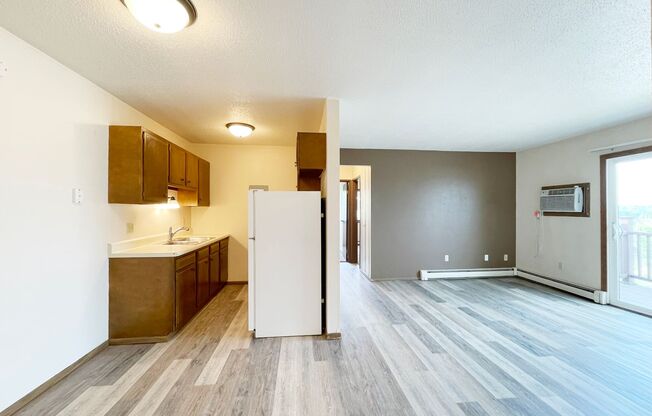 2 beds, 1 bath, 650 sqft, $805, Unit 605-15