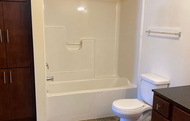 1 bed, 1 bath, 718 sqft, $985, Unit 615-103