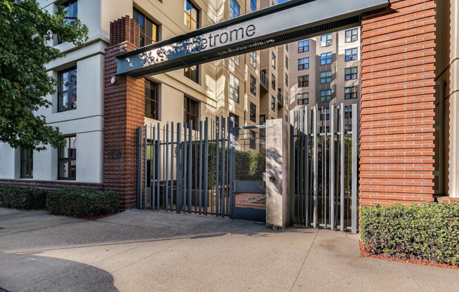 2 beds, 2 baths, $3,000