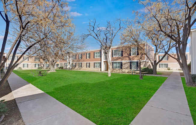 Golden Crest Courtyard Midland Odessa TX Apartment