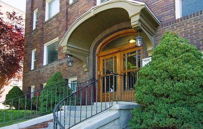 An exterior picture of Lotus Cityline Apartments in Downtown Salt Lake City, Utah