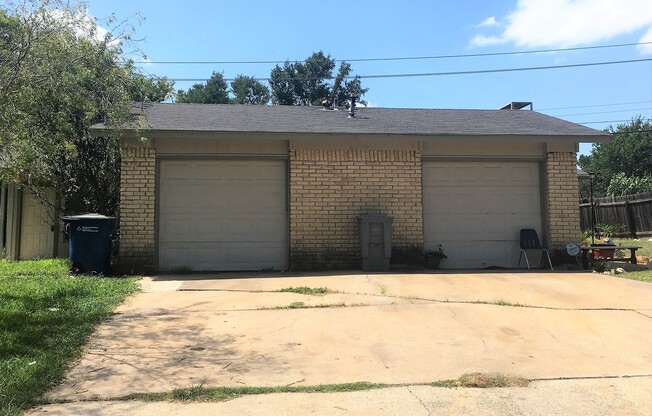 3 beds, 1 bath, 952 sqft, $1,595