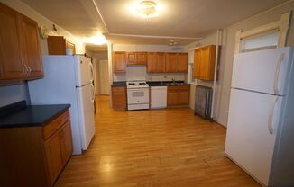 8 beds, 2 baths, $5,200, Unit 502