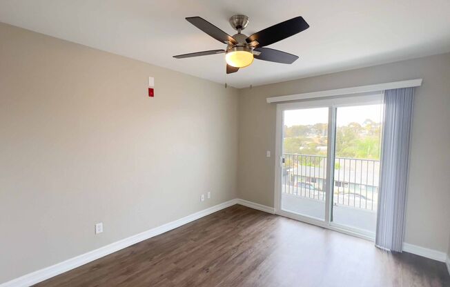 2 beds, 1 bath, $1,999, Unit 4394-05