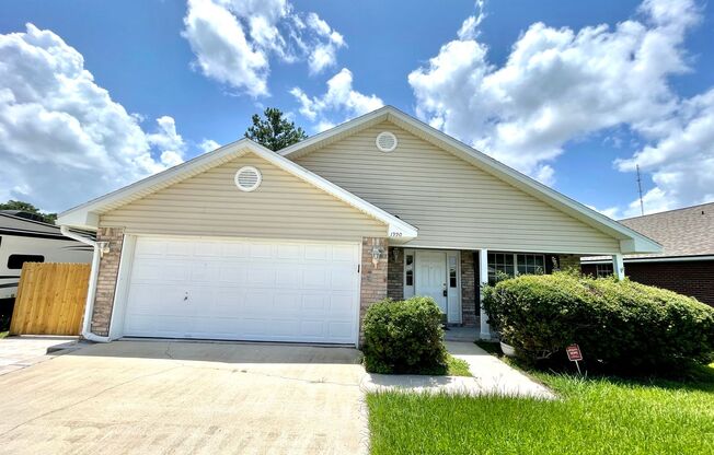 Newly renovated 3-bedroom home available now in Orange Park South!