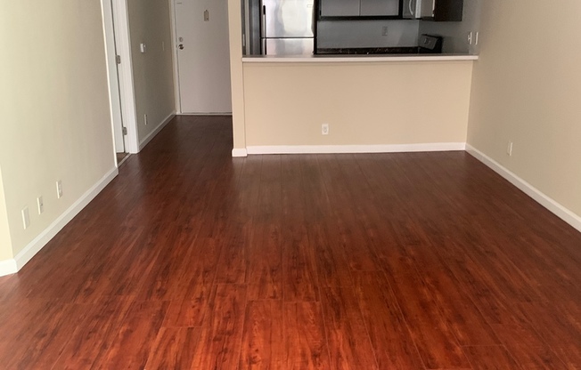 1 bed, 1 bath, 700 sqft, $2,100, Unit 211