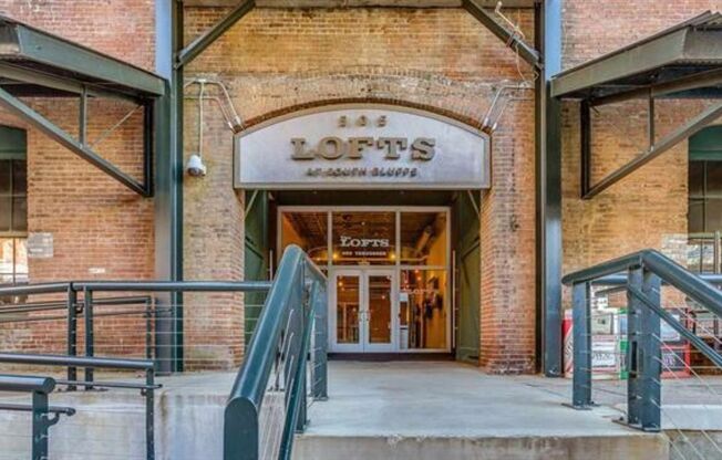 Pent House in the Lofts! Gorgeous Pool! Downtown Living at Its Finest!