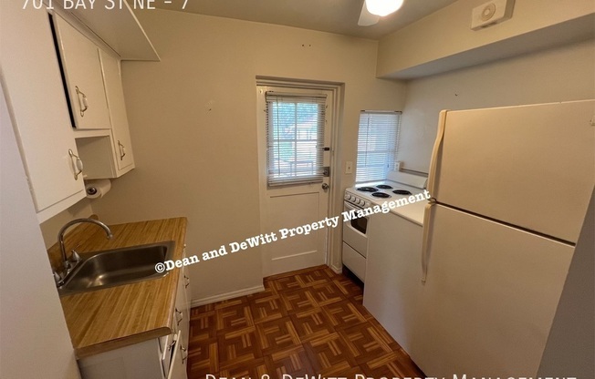 701 BAY ST NE