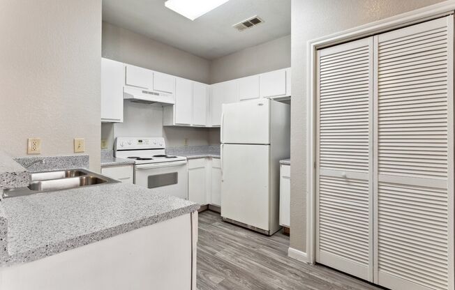 2 beds, 1 bath, 787 sqft, $1,082