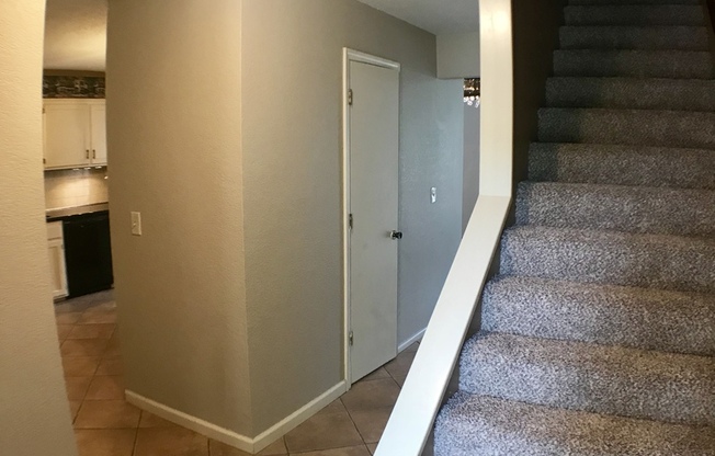 {1423} Olathe Townhome + 3Bed/2.5Bath + Fenced Yard + Easy Highway Access