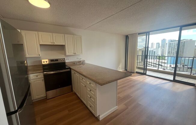 Chateau Waikiki: 1 bed/1 bath/1 parking