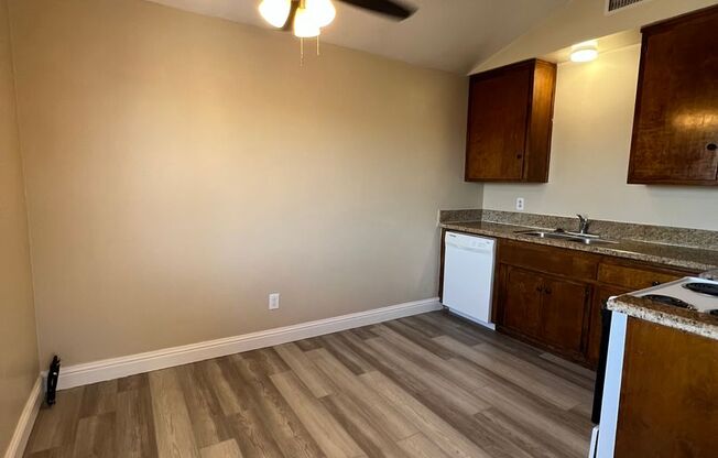 2 beds, 1 bath, 875 sqft, $1,400, Unit D