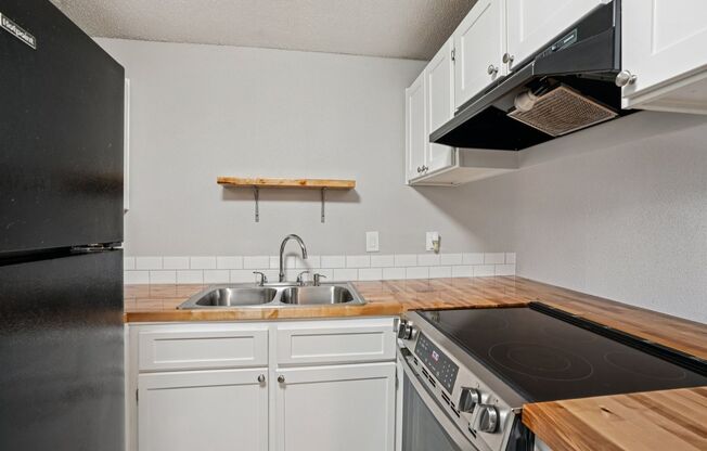 1 bed, 1 bath, 600 sqft, $1,375, Unit D27