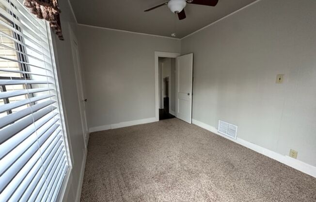 2 beds, 1 bath, $995