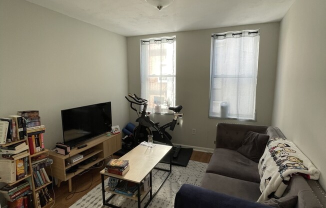 1 bed, 1 bath, $3,000, Unit 14