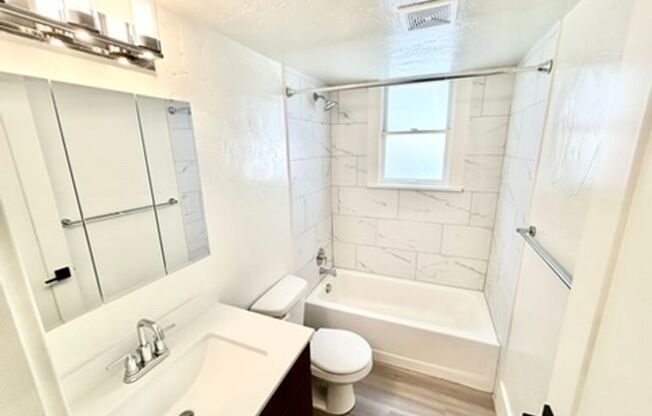 Studio, 1 bath, 425 sqft, $1,149, Unit 04