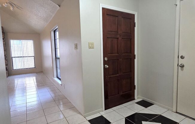 Towne Lake - Amazing Lake Views!