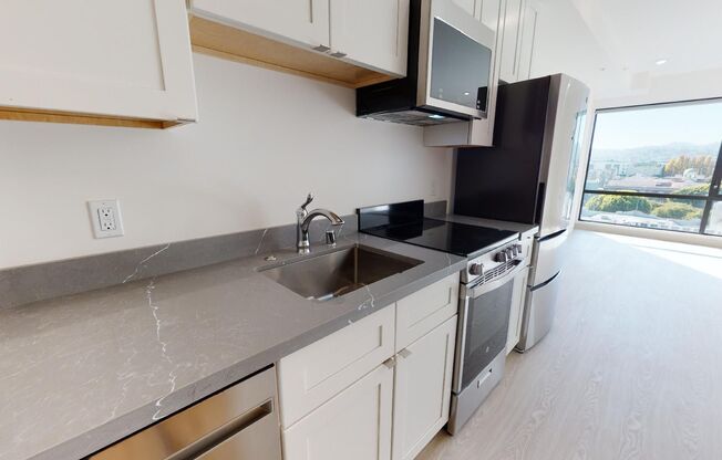 Studio, 1 bath, 370 sqft, $2,195, Unit 345 6th St, Unit 903