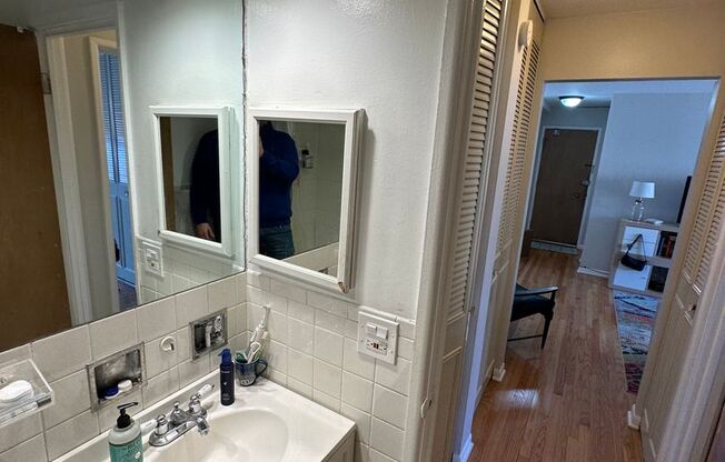 1 bed, 1 bath, $2,025, Unit 555