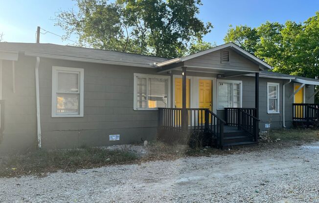 102 W AUSTIN ST